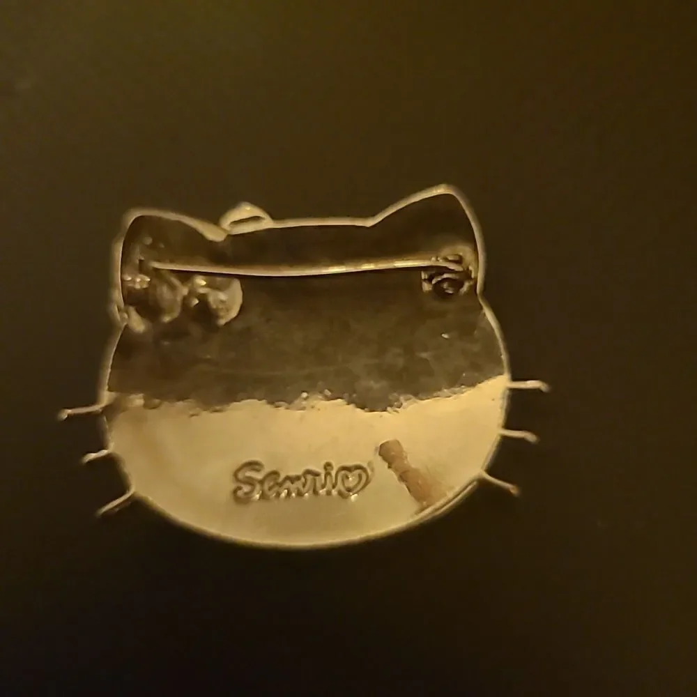 Hello Kitty Pin - Picture 2 of 5